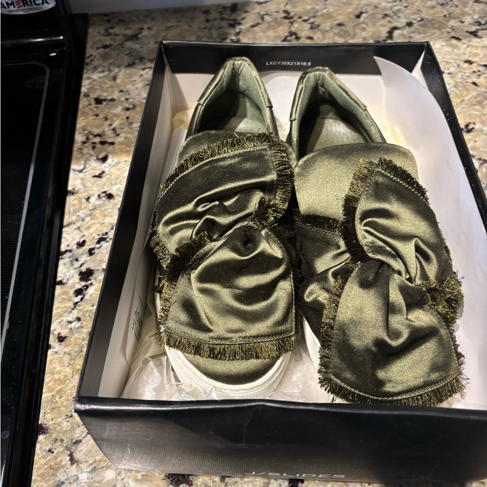 Luxurious Green Satin Women's Shoes